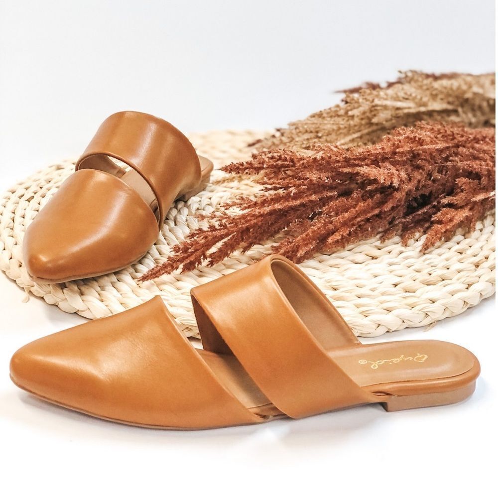 Qupid Darla Flats Size 6.  B83‎